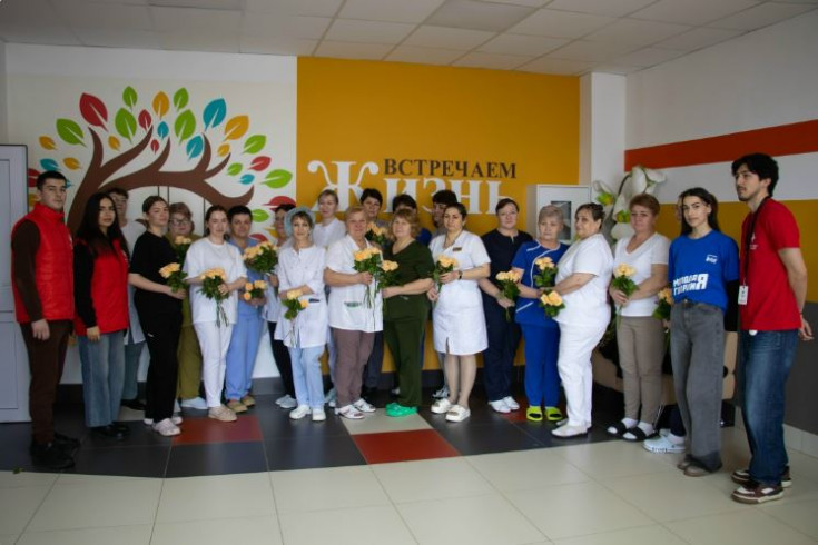  Отдел молодежной политики АГУ и Молодёжный центр провели трогательную акцию «Вам, любимые», посвящённую Международному женскому дню