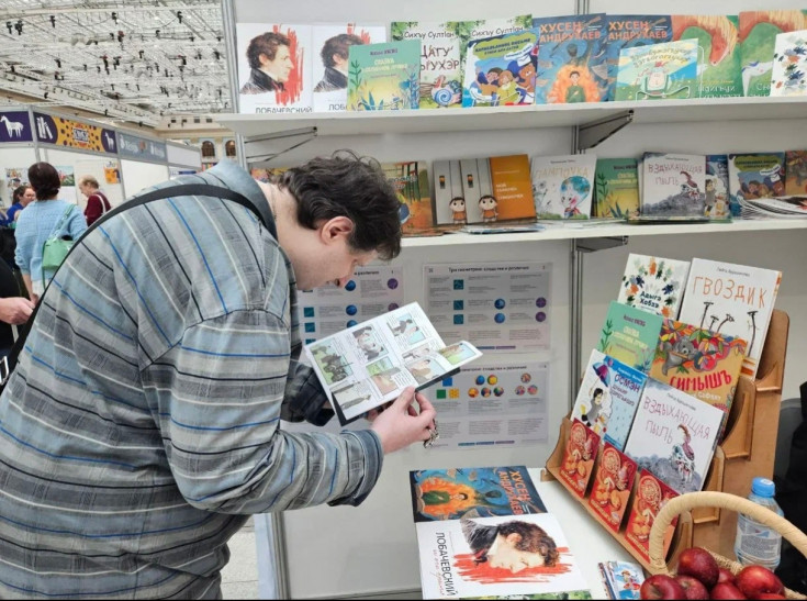 Посетителей книжной ярмарки Non/fiction познакомили с детской литературой из Адыгеи