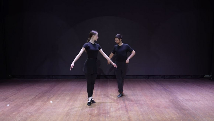 В честь Международного дня танца артисты народного ансамбля "Нарт" Адыгейского государственного университета сняли обучающее видео связки старинного адыгского танца