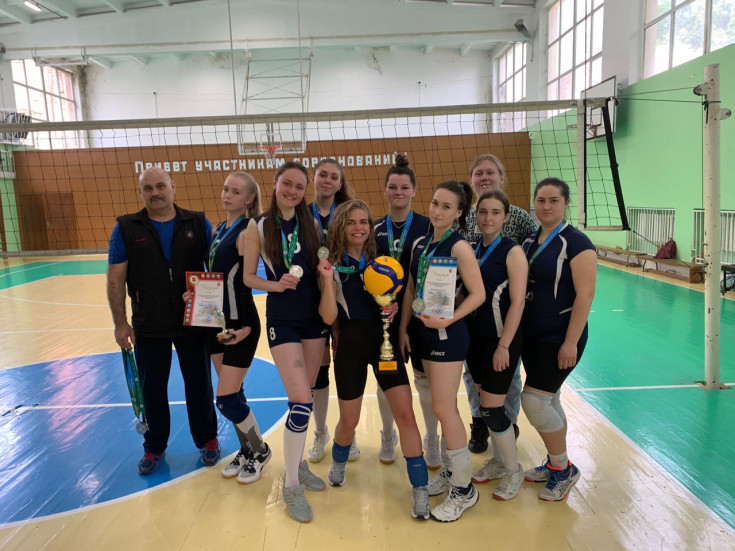Команды АГУ по волейболу завоевали награды IX Открытого чемпионата Майкопа по волейболу среди мужских и женских любительских команд