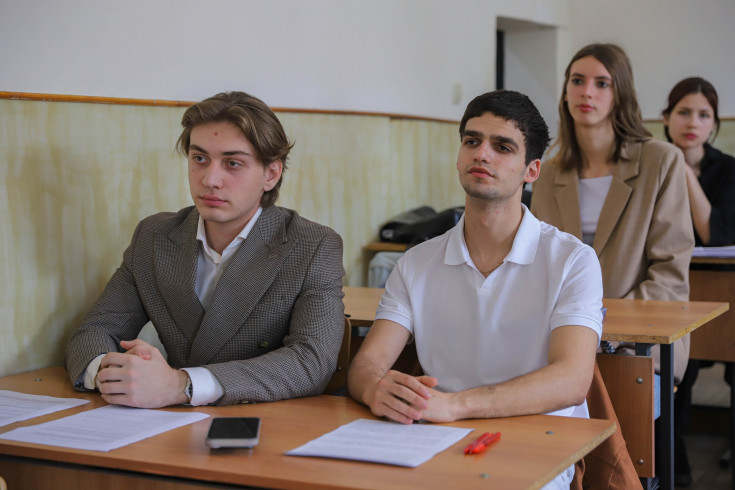 В Институте искусств АГУ обсудили актуальность наследия Моцарта