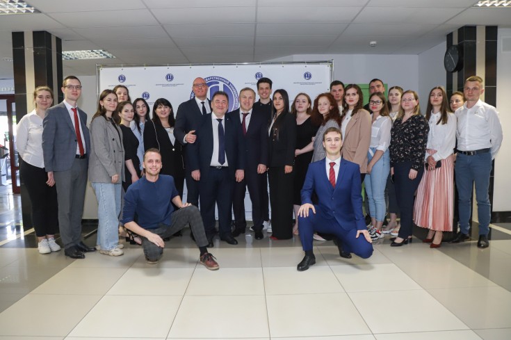 Вице-премьер России Дмитрий Чернышенко посетил Парк науки и инноваций АГУ