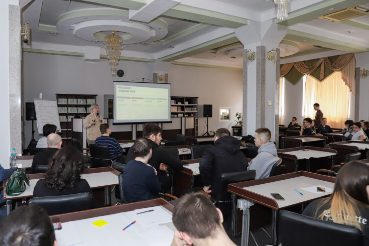В Институте точных наук и цифровых технологий АГУ стартовали тренинги в рамках новой модели проектной деятельности