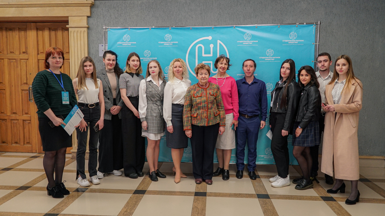Преподаватель в институте. Преподаватели в деле. Научная деятельность. Преподаватели фундаментальных дисциплин. Учительница математики.